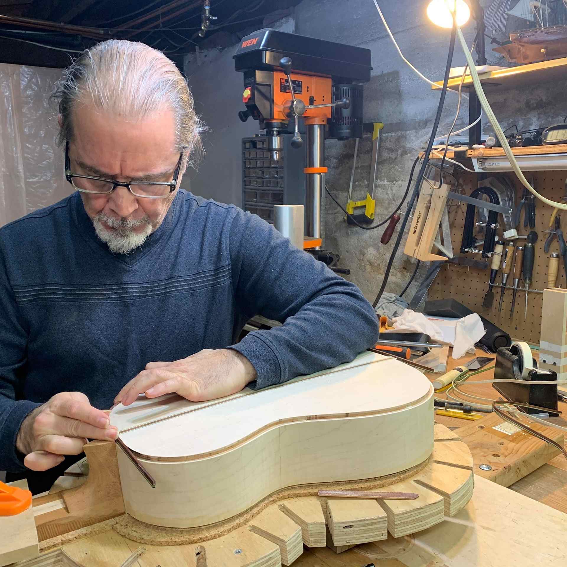 Jose Rios Nebro Installing the bindings on a guitar